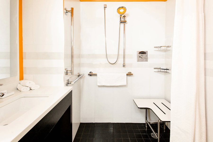 The Central Park North — Bathroom