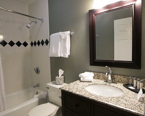 The Century House Ascend Hotel Collection — Bathroom