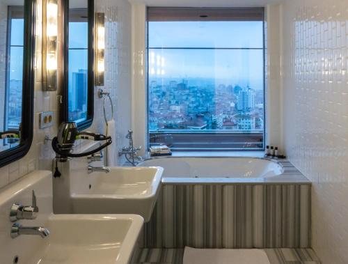 The Cettia Istanbul Istanbul — Bathroom