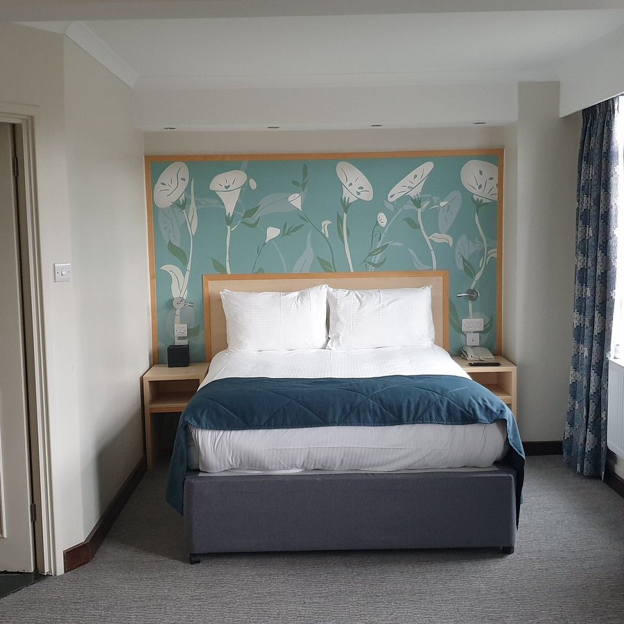 The Chancellor s House — Guest room