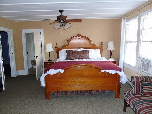 The Charleston Inn — Guest room