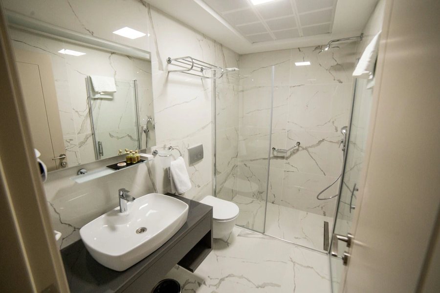 The Charm Hotel Old City Istanbul — Bathroom