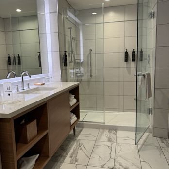 The Charter Hotel Seattle Curio Collection By Hilton — Bathroom