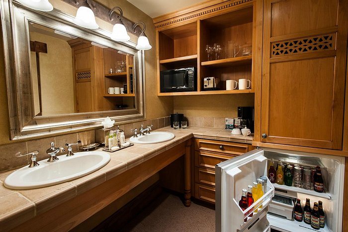 The Chateaux Deer Valley — Bathroom