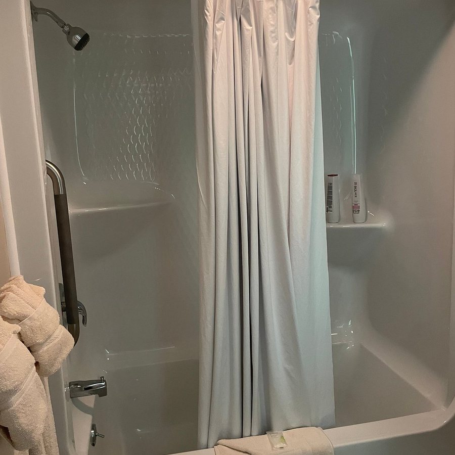 The Chatham Motel — Bathroom