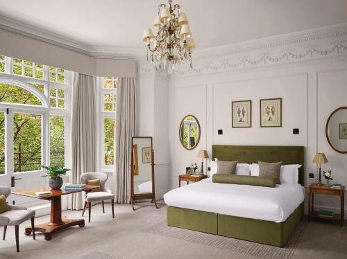 The Chelsea Townhouse London England — Guest room