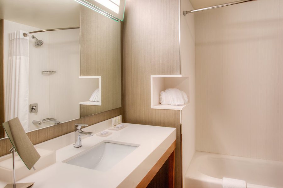The Cheshire — Bathroom