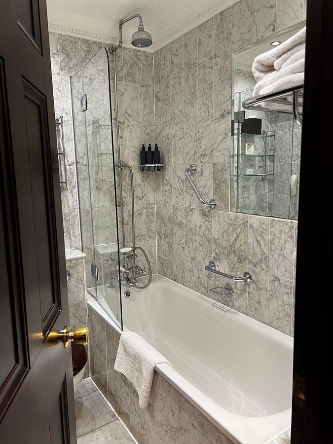 The Chesterfield Mayfair — Bathroom