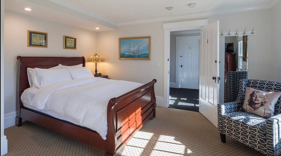 The Clarendon House — Guest room