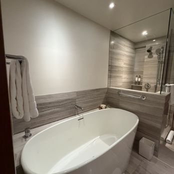 The Clement Palo Alto — Bathroom