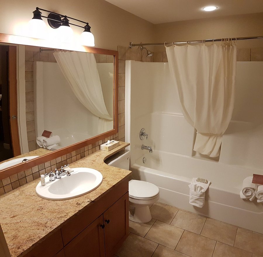 The Cliff Lodge — Bathroom
