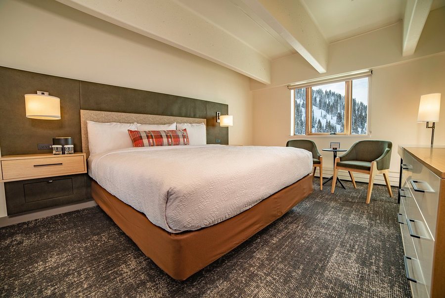 The Cliff Lodge — Guest room