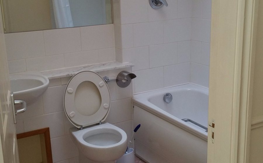 The Clink Boutique Hotel — Bathroom