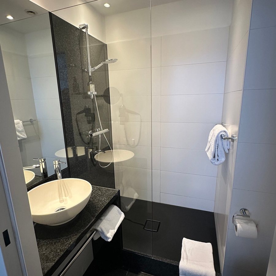 The Cloud One Hotel Wien Staatsoper — Bathroom