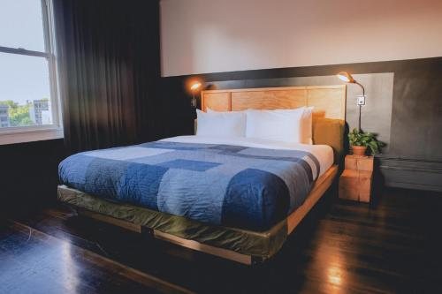 The Clyde by Kasa — Guest room