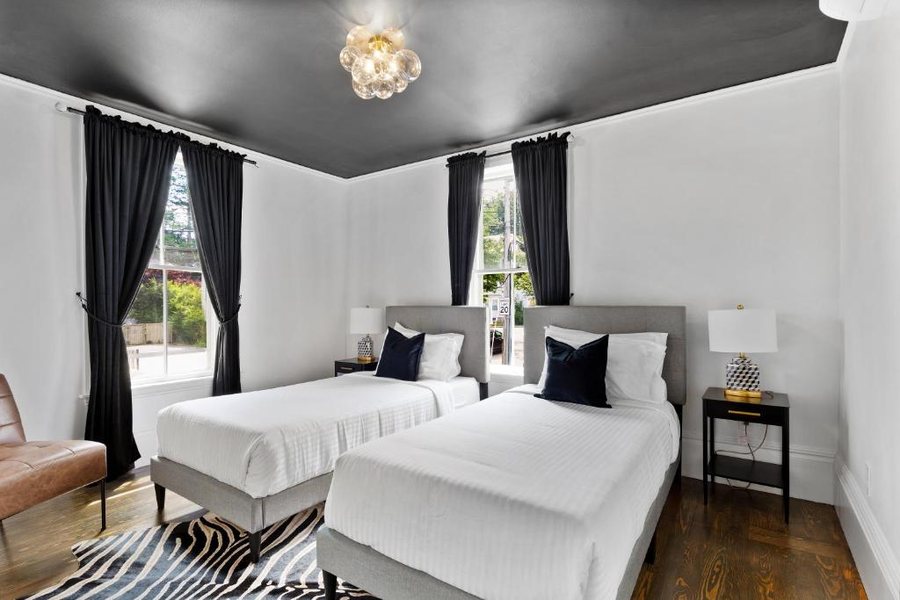The Coach House — Guest room