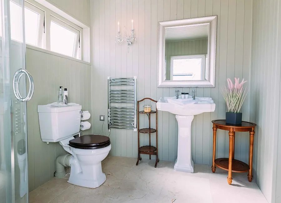 The Coast Lodge — Bathroom