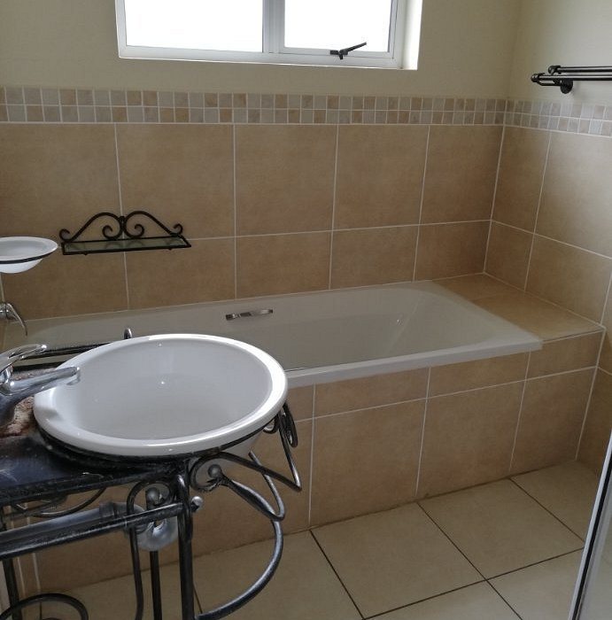 The Coelacanth Guesthouse — Bathroom