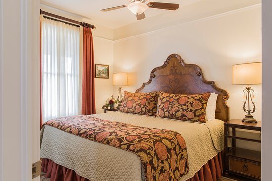 The Collector Luxury Inn Gardens — Guest room