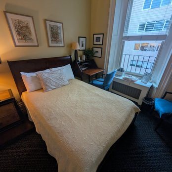 The College Club Of Boston — Guest room