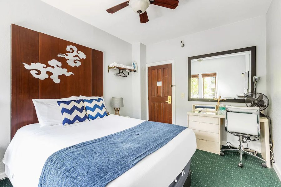 The College Inn — Guest room