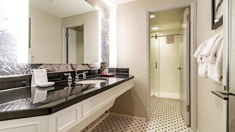 The Colonies at Williamsburg — Bathroom
