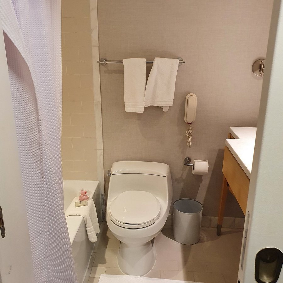 The Colonnade Hotel — Bathroom