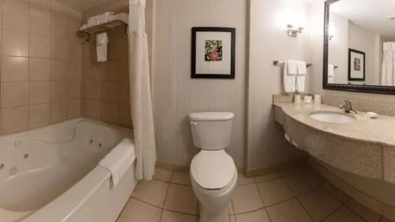 The Columbia Inn At Peralynna — Bathroom
