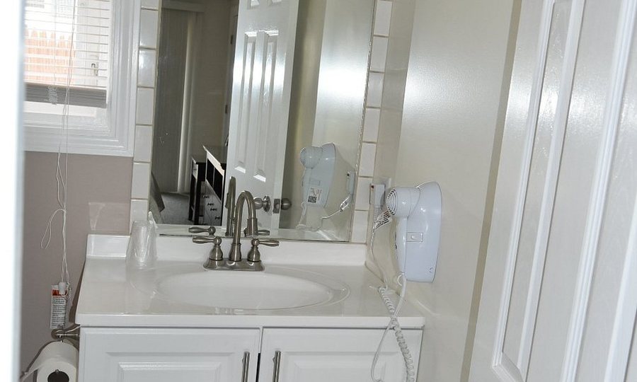 The Concorde — Bathroom