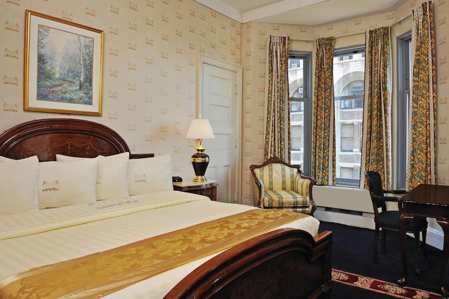 The Congress Plaza Hotel Convention Center — Guest room