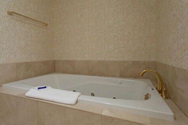 The Cook Hotel and Conference Center at LSU — Bathroom