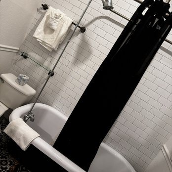 The Cordova Inn — Bathroom