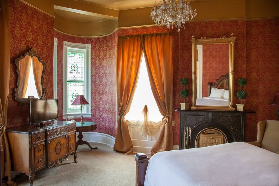 The Cornstalk Hotel — Guest room