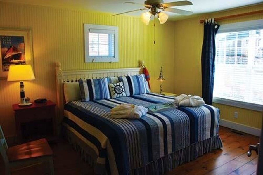 The Cottages At Lake Shore — Guest room