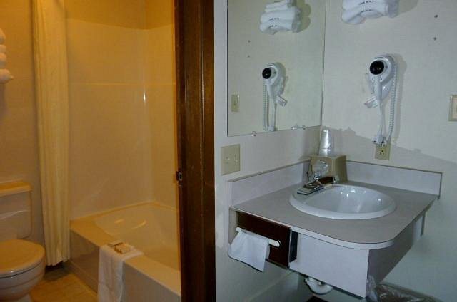 The Country Inn — Bathroom