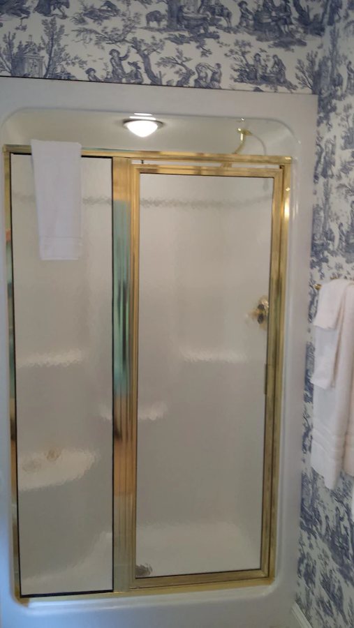 The Country Inn of Berkeley Springs — Bathroom