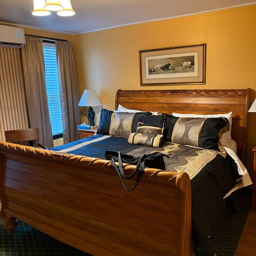 The Country Inn of Berkeley Springs — Guest room