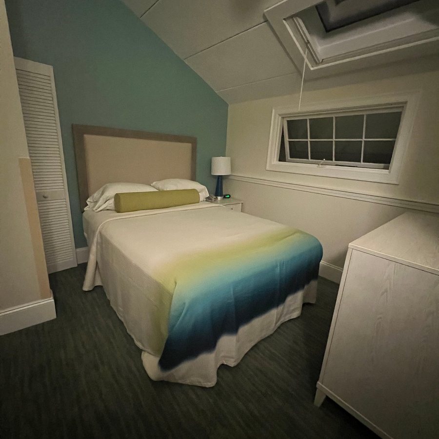 The Cove at Yarmouth Resort — Guest room