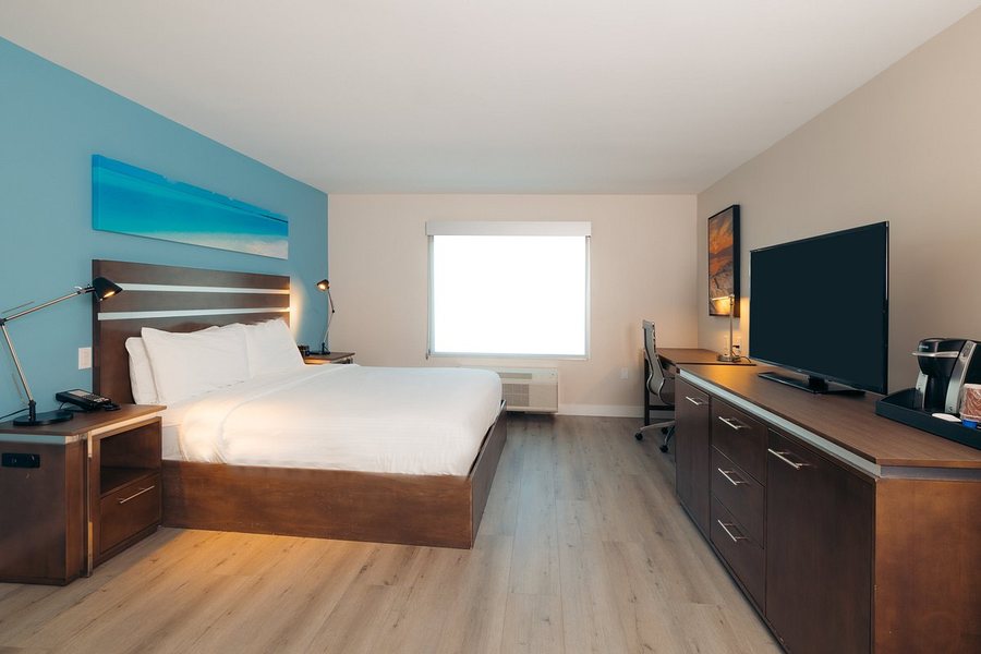 The Cove Hotel — Guest room