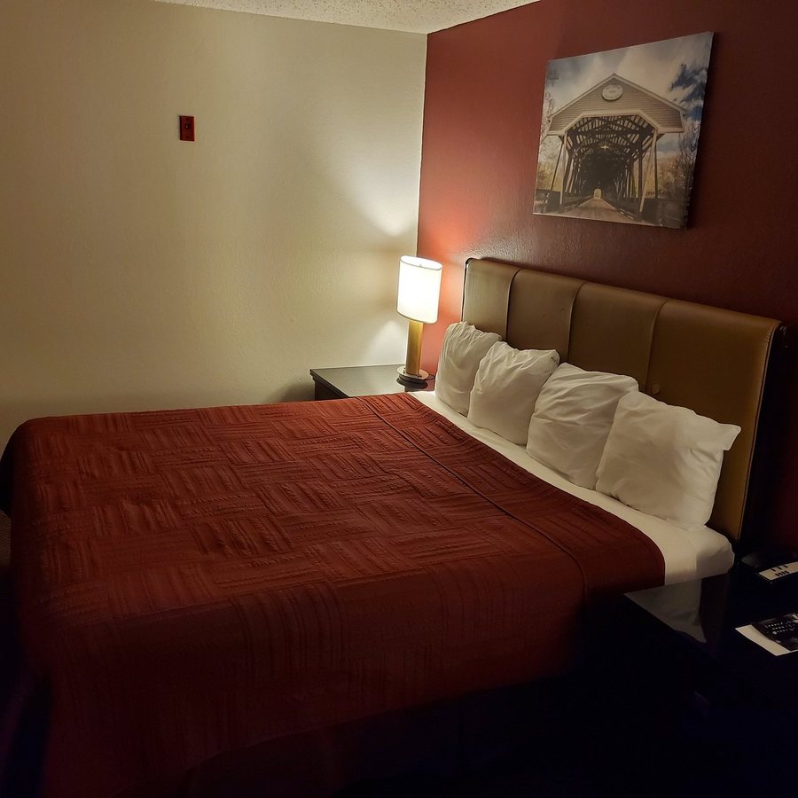 The Covered Bridge Inn — Guest room