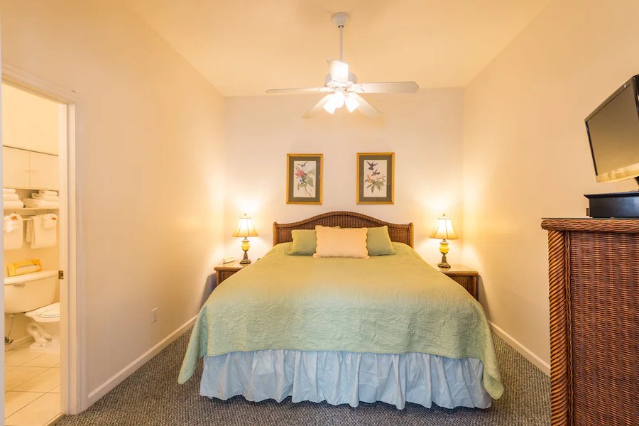 The Cozy Inn — Guest room
