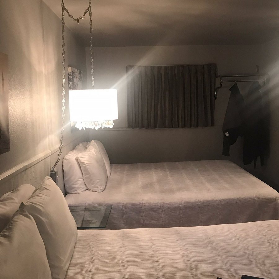 The Crest Motel Sterling Colorado — Guest room