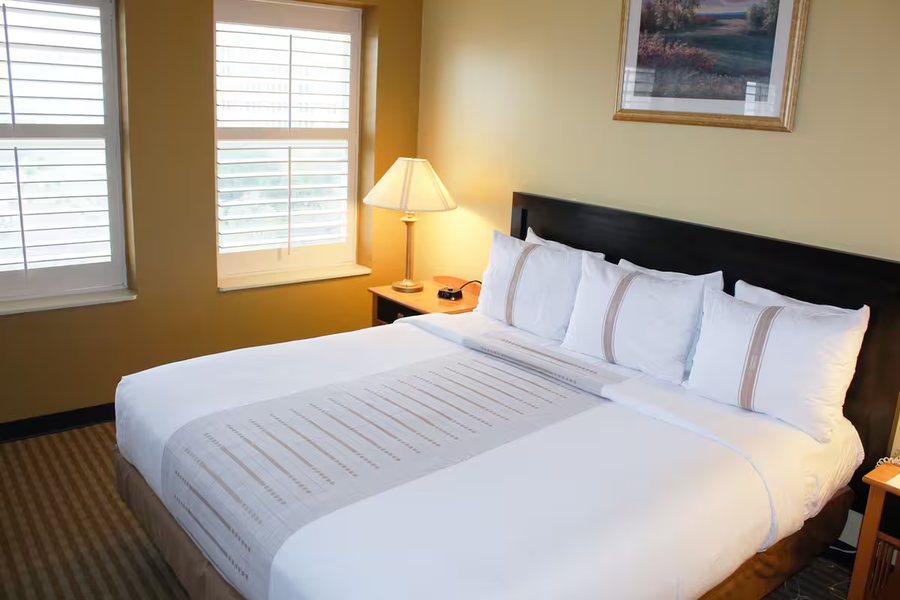 The Crockett Hotel — Guest room