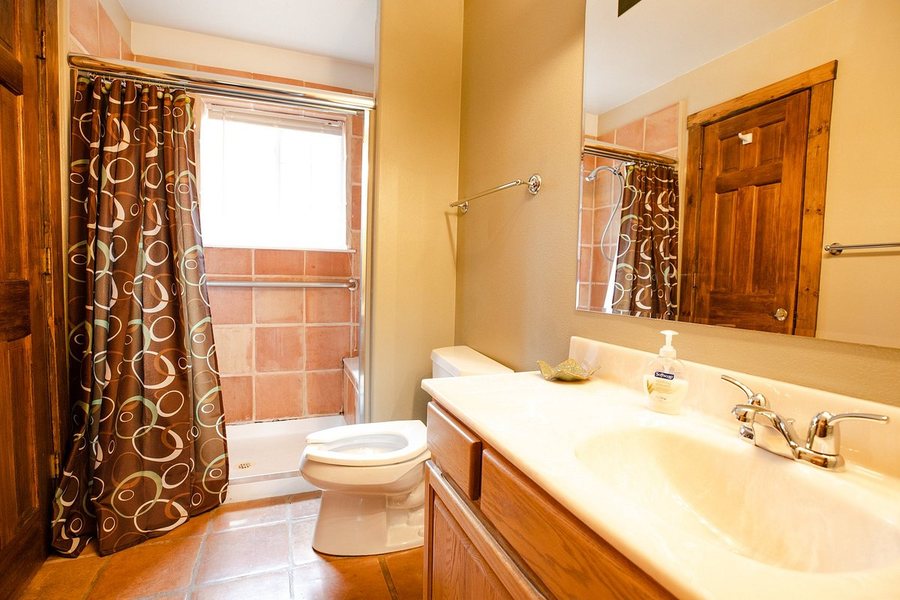 The Cuchara Inn Cuchara Colorado — Bathroom