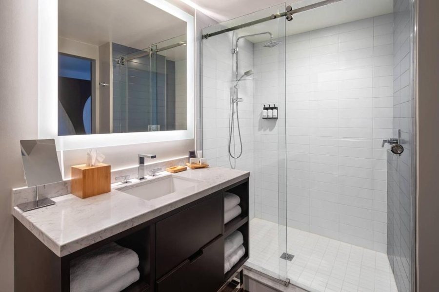 The Current Hotel Autograph Collection — Bathroom