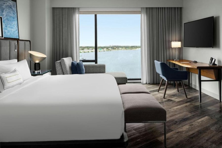 The Current Hotel Autograph Collection — Guest room