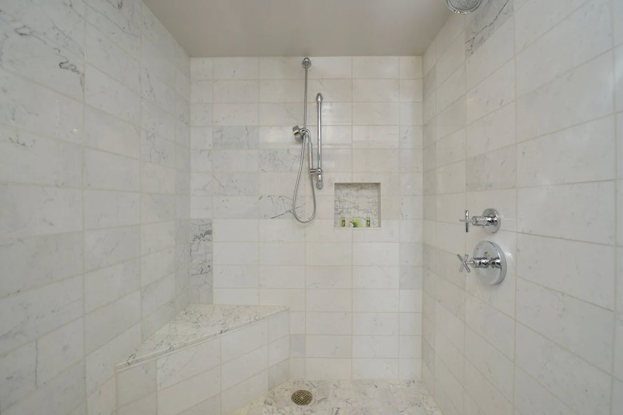 The D Las Vegas Hotel — Bathroom