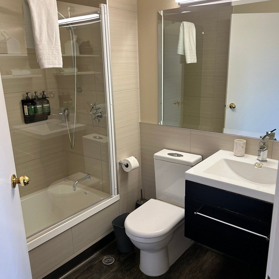The Dairy Hotel Queenstown A Naumi Chapter — Bathroom