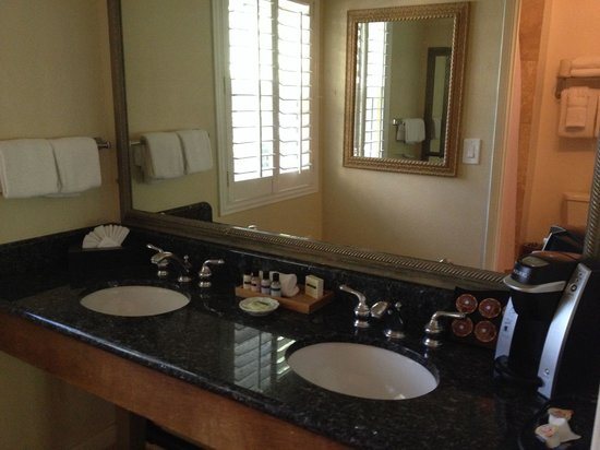 The Dana on Mission Bay — Bathroom