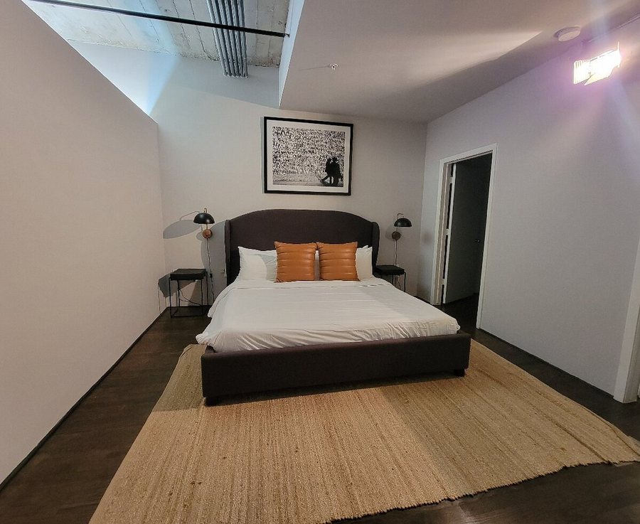 The District at Hogg Palace A Wyndham Residence — Guest room